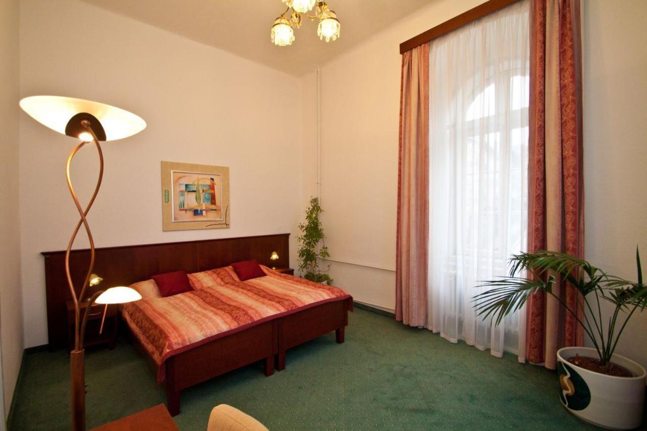 Lazensky Hotel Sadovy Pramen Karlovy Vary Exterior photo