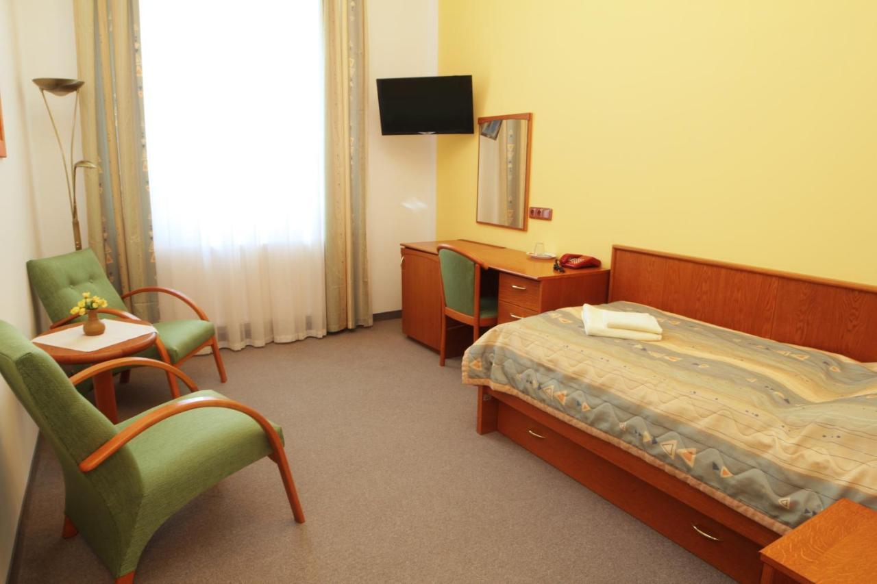 Lazensky Hotel Sadovy Pramen Karlovy Vary Exterior photo