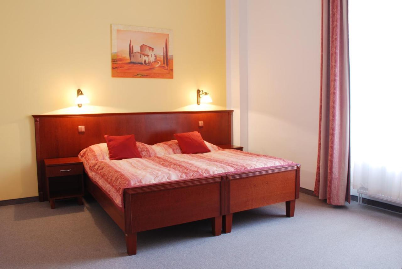 Lazensky Hotel Sadovy Pramen Karlovy Vary Exterior photo